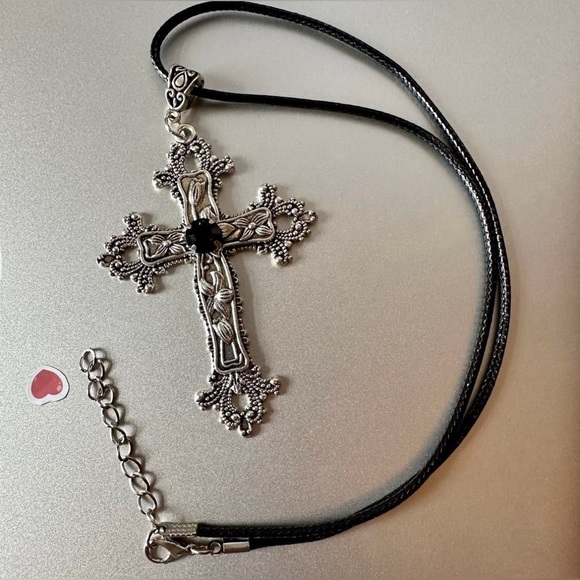 Gothic Black  Crystal Cross Charm Necklace Floral Design Big Punk Goth Retro New - Picture 4 of 9